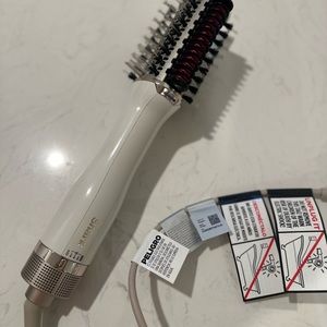 SALONI White and Black Hair Styling Tool